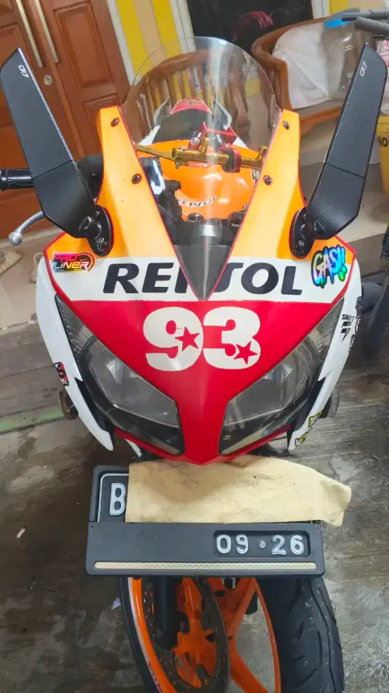 Motor Honda CBR Repsol 150 Tahun 2015 Murah Bagus Ganteng