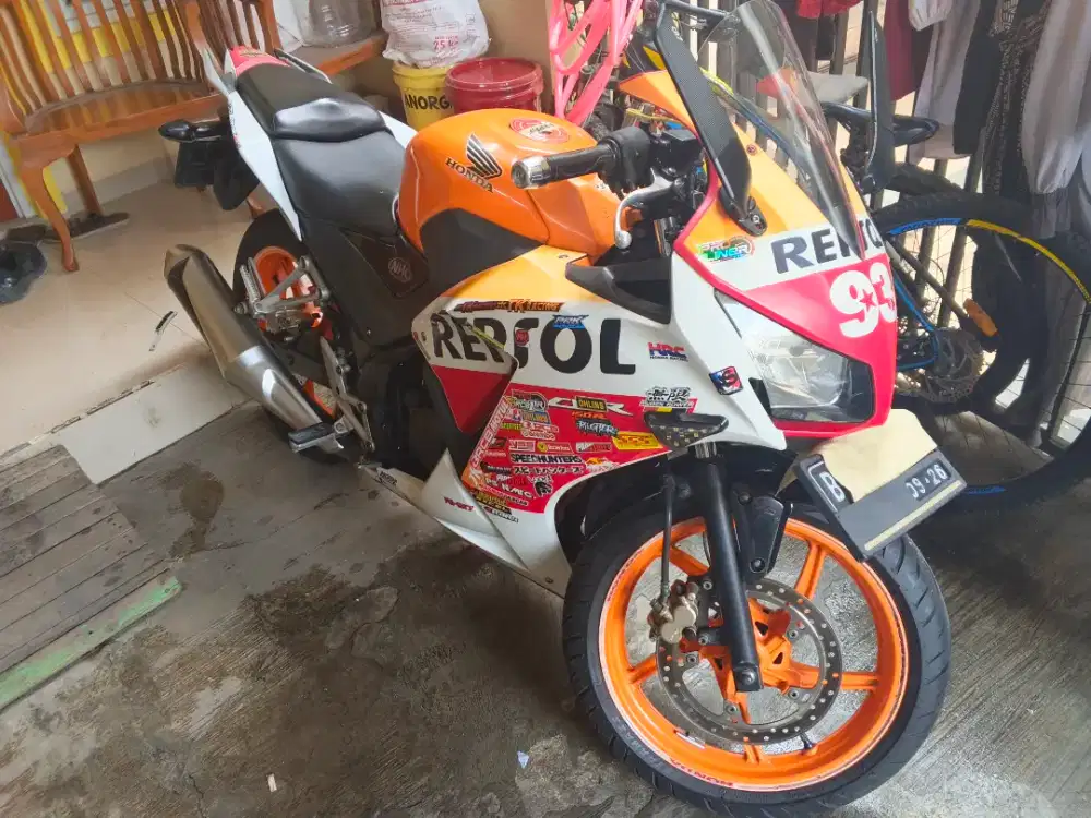 Motor Honda CBR Repsol 150 Tahun 2015 Murah Bagus Ganteng
