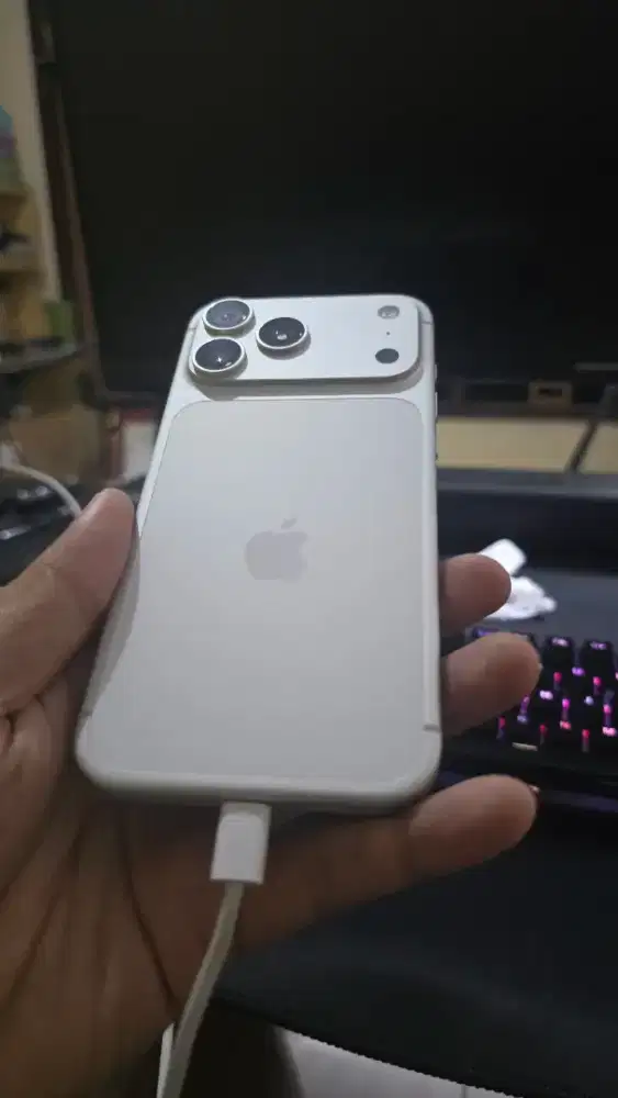 Iphone 17 pro max 256 silver beacukai mulus baru