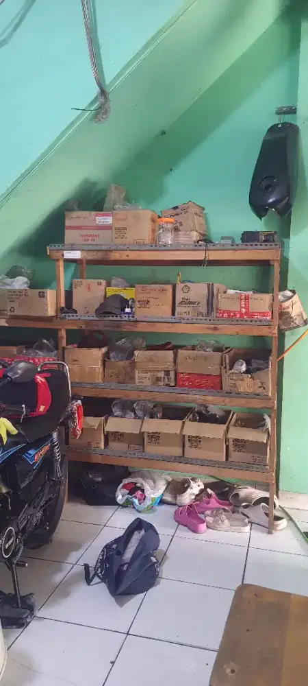 Dijual bengkel motor sama isi isinya,terdiri part dan tool