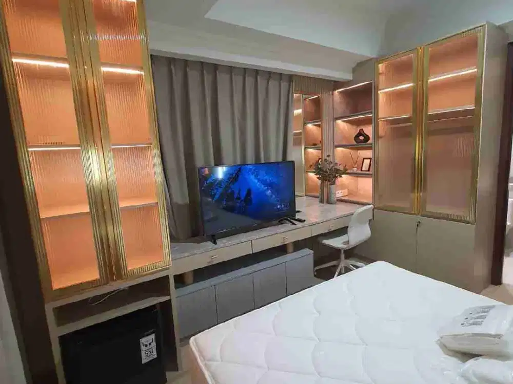 DIJUAL/DISEWA APARTEMEN GREEN SEDAYU GROUP 3 BR HOOK TERBESAR Lantai 17 Full Furnish Jakarta Barat