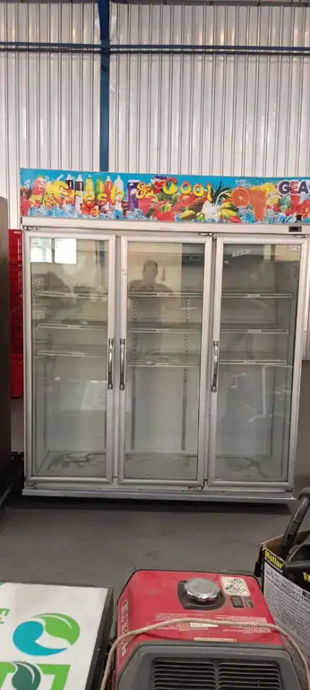 Showcase GEA 3 Pintu Super Dingin Nyees