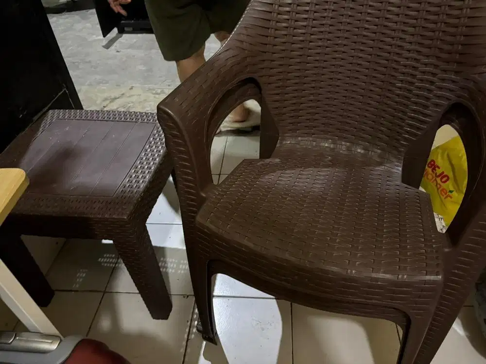 Jual murah 2 kursi + meja