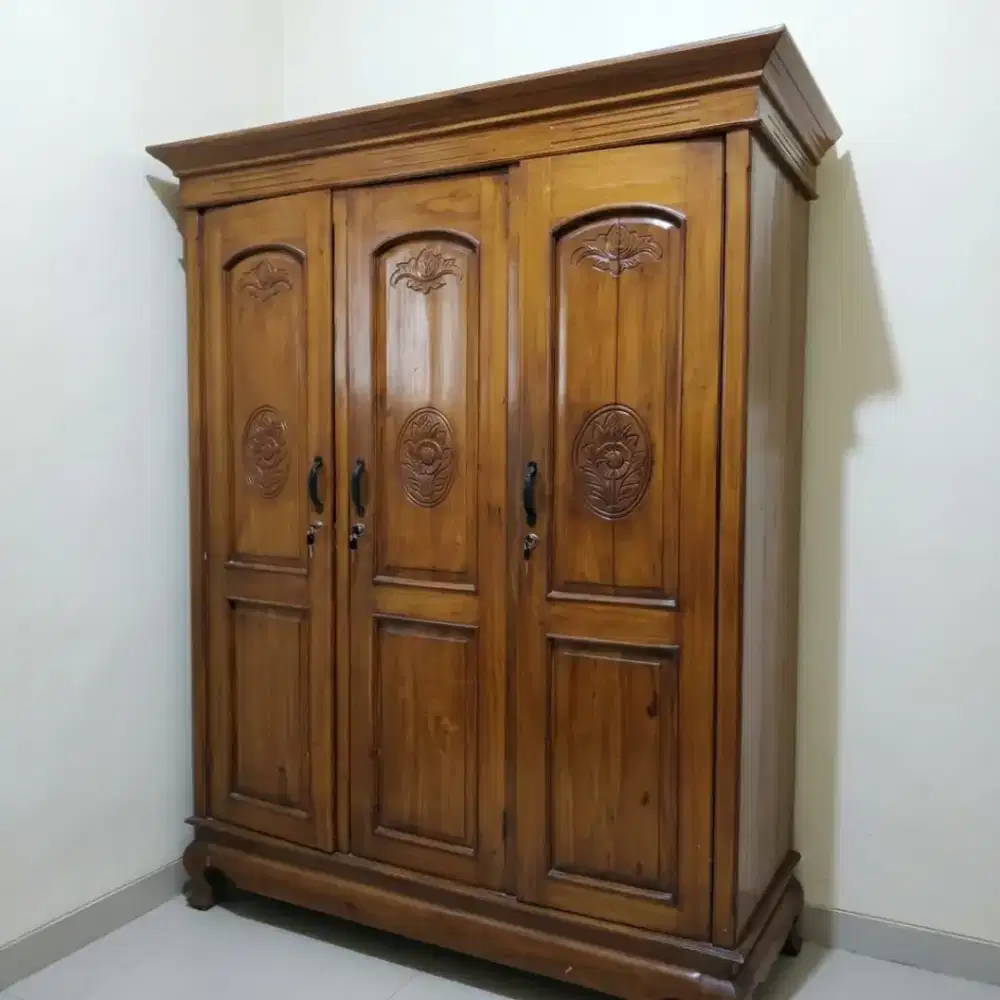 Di Jual Lemari Pakaian 3 Pintu