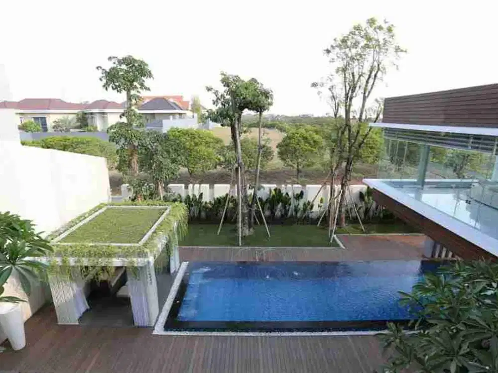 DIJUAL RUMAH MEWAH ALA RESORT CITRALAND SELAT GOLF DENGAN KOLAM RENANG