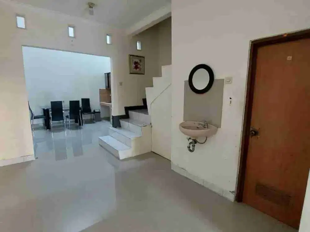 DISEWAKAN RUMAH FURNISHED 2 LANTAI DI ARCADIA DAAN MOGOT TANGERANG
