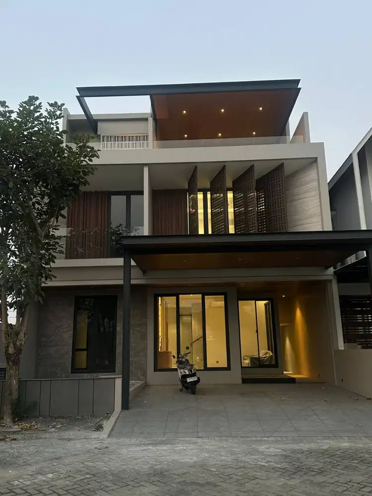 JUAL RUMAH ADA LIFT ROYAL RESIDENCE WIYUNG CITRALAND GRAHA PAKUWON