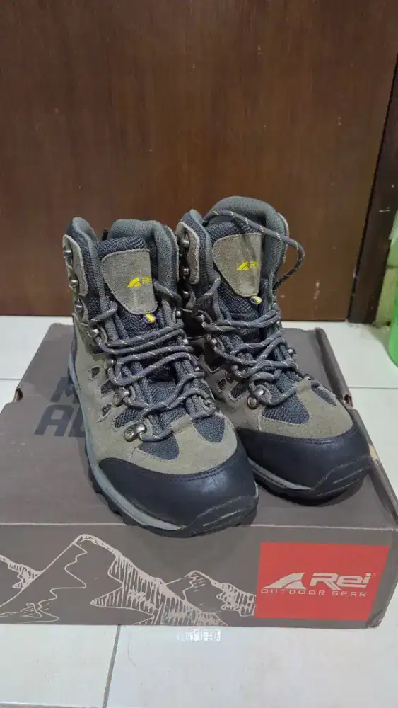 SEPATU AREI ORIGINAL SECOND GOOD CONDITION