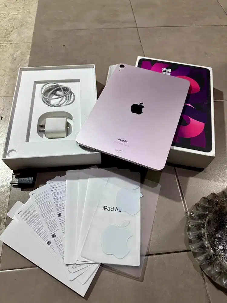 iPad Air 5th gen M1 64gb wifi fullset ori