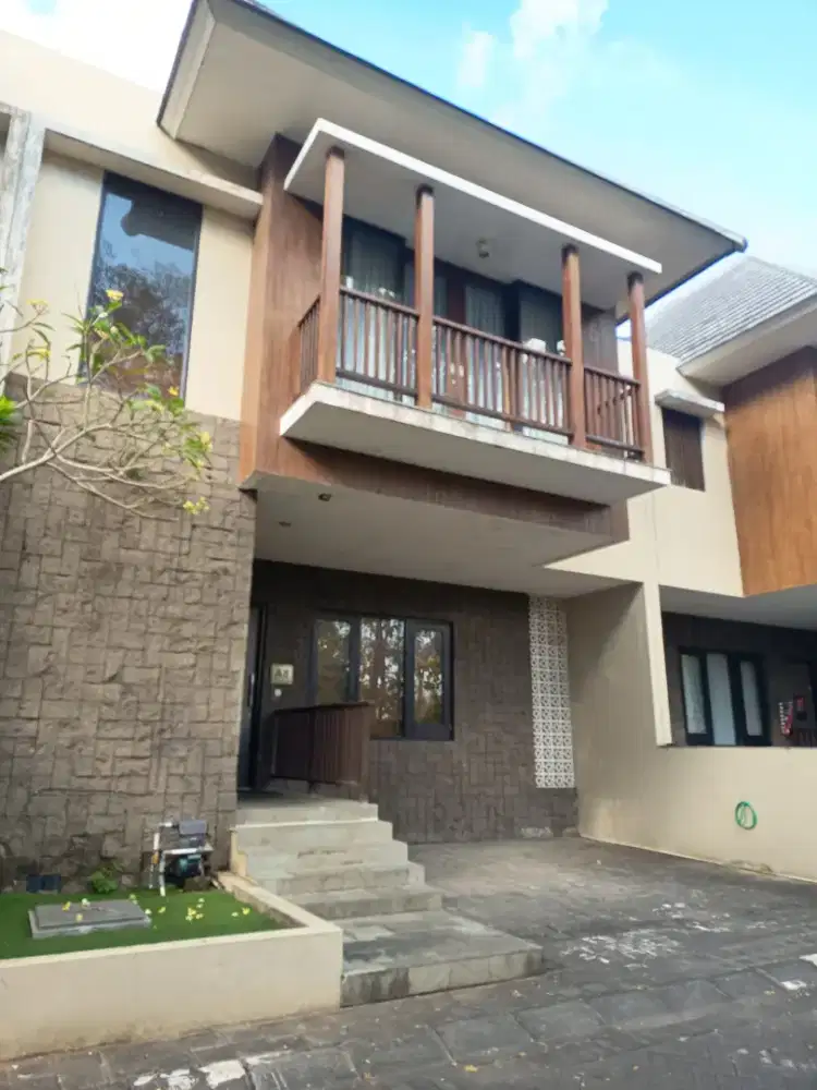 DiSewakan Villa 3 BR +