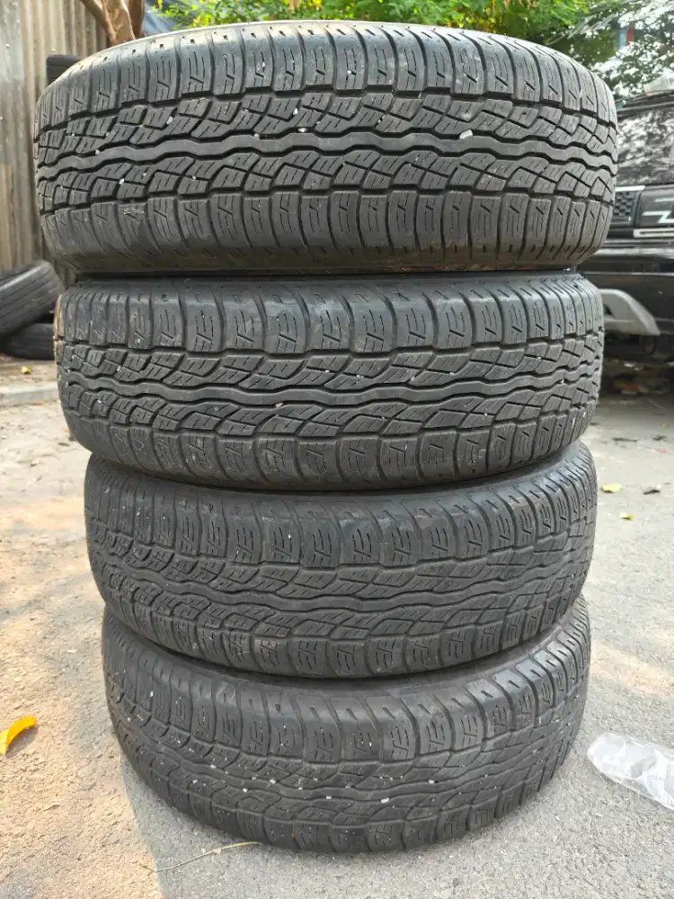 Jual ban copotan mrek bregestone dueler H/T 678 ukuran 215 60 17 4pcs.