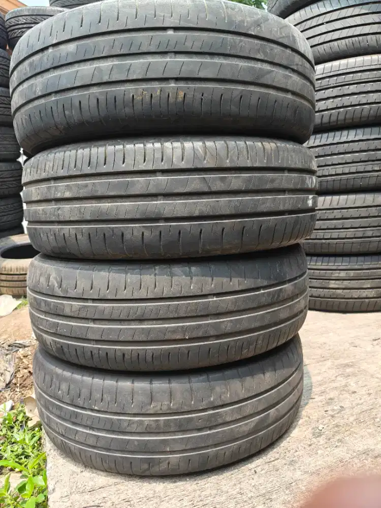 Jual ban copotan mrek Dunlop sp touring R1 ukuran 205 65 R15 kond 85%