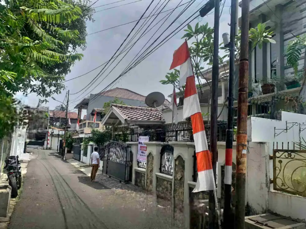 Rumah murah siap huni kondisi rumah bagus Lt 147m² di Pondok Bambu Jakarta Timur