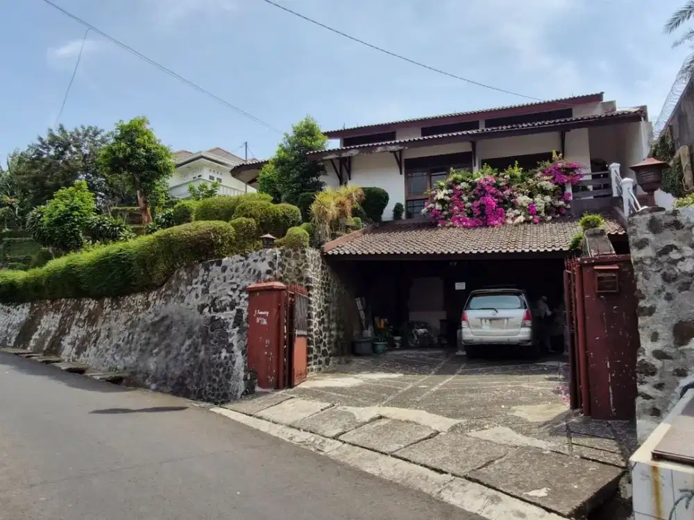 Rumah Nyaman Rasa Resort dengan luas kavling 774 m2 lokasi unik di bukit berpanorama Indah