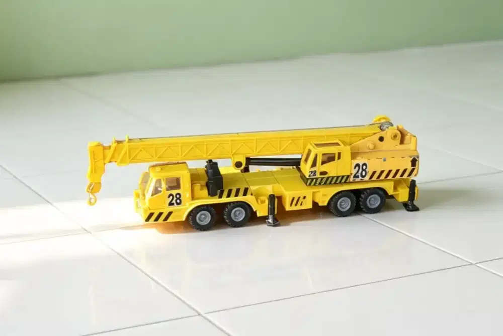 Mainan diecast truck crane