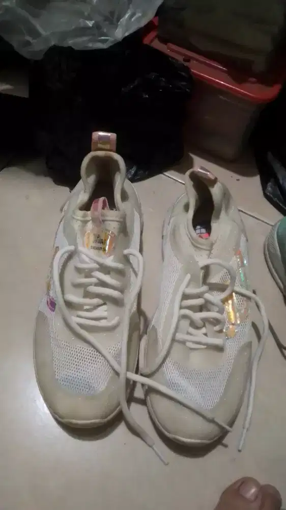 Sepatu cewek cukup baik bekas