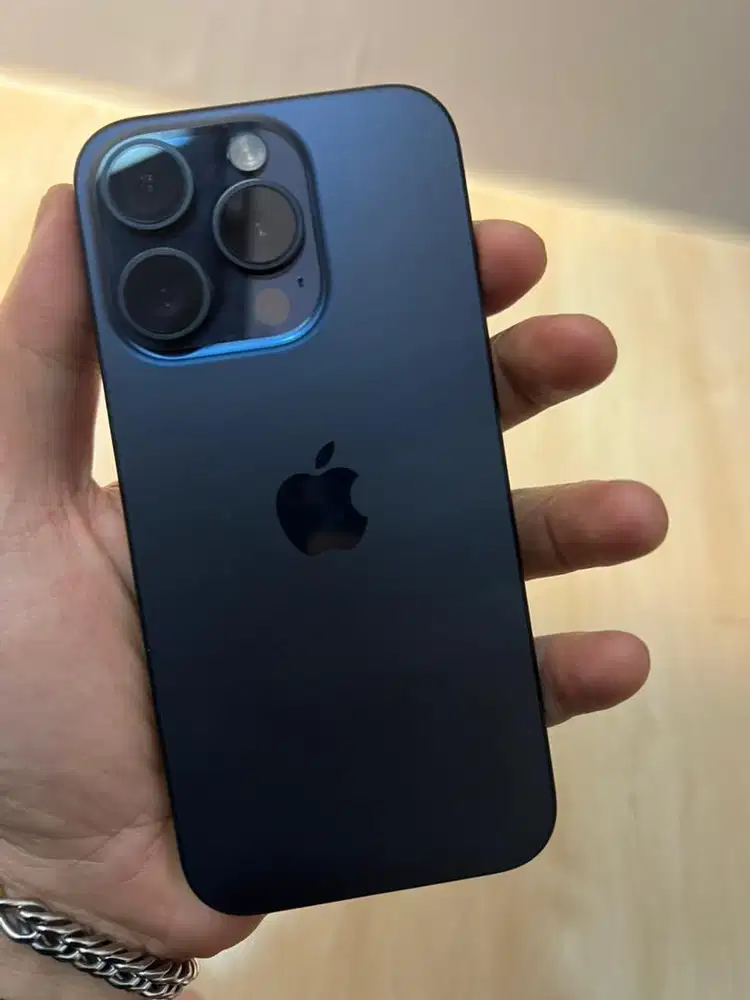 Iphone 15 pro 256 ibox bh 86 Kondisi mulus lengkap no minus