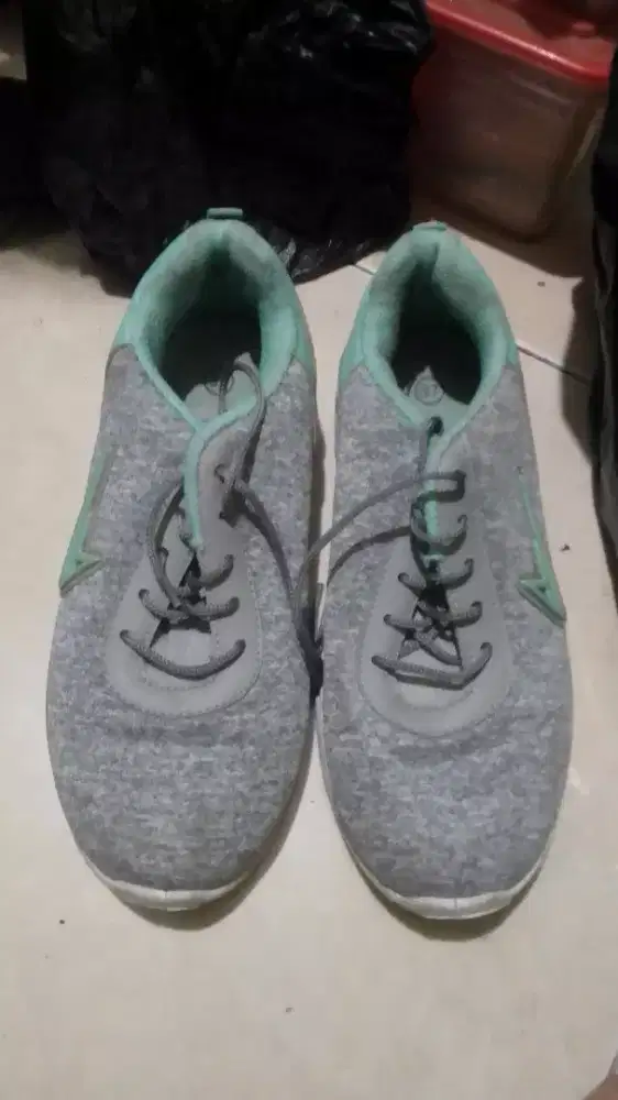 Sepatu cewek atau cowok  bekas