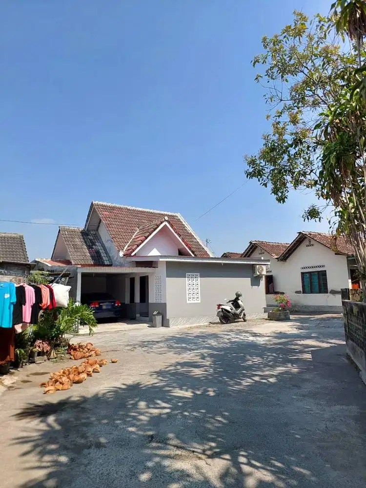Rumah Luas Lokasi Strategis dekat Jalan Raya Tajem