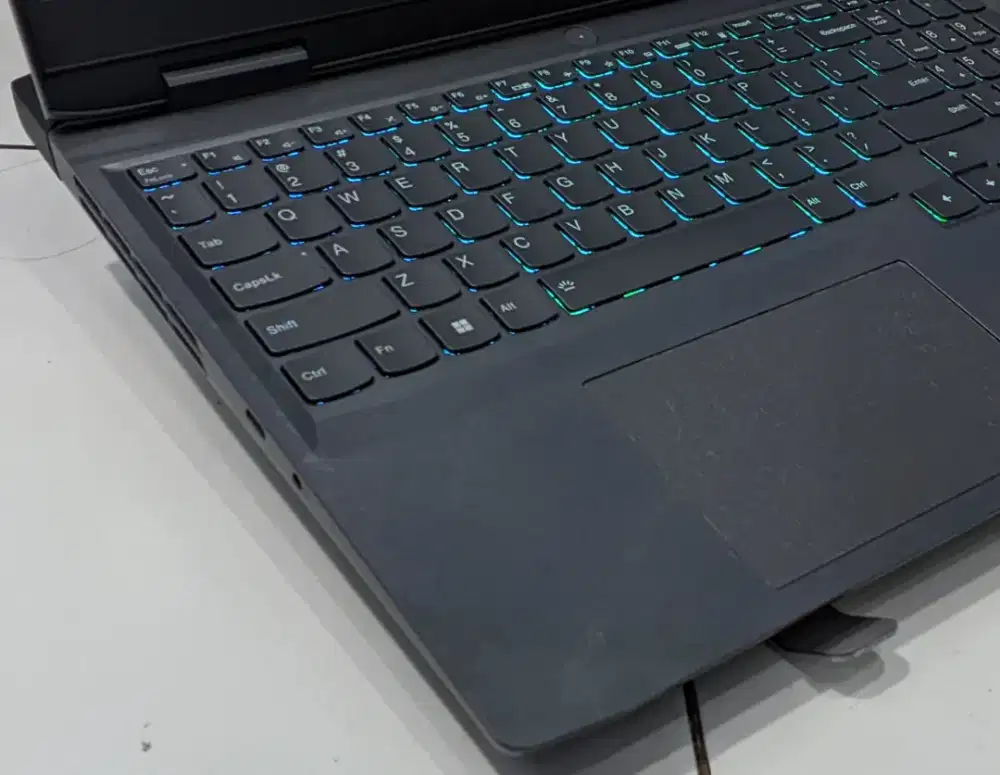 Type Laptop Lenovo LOQ 15APH8
