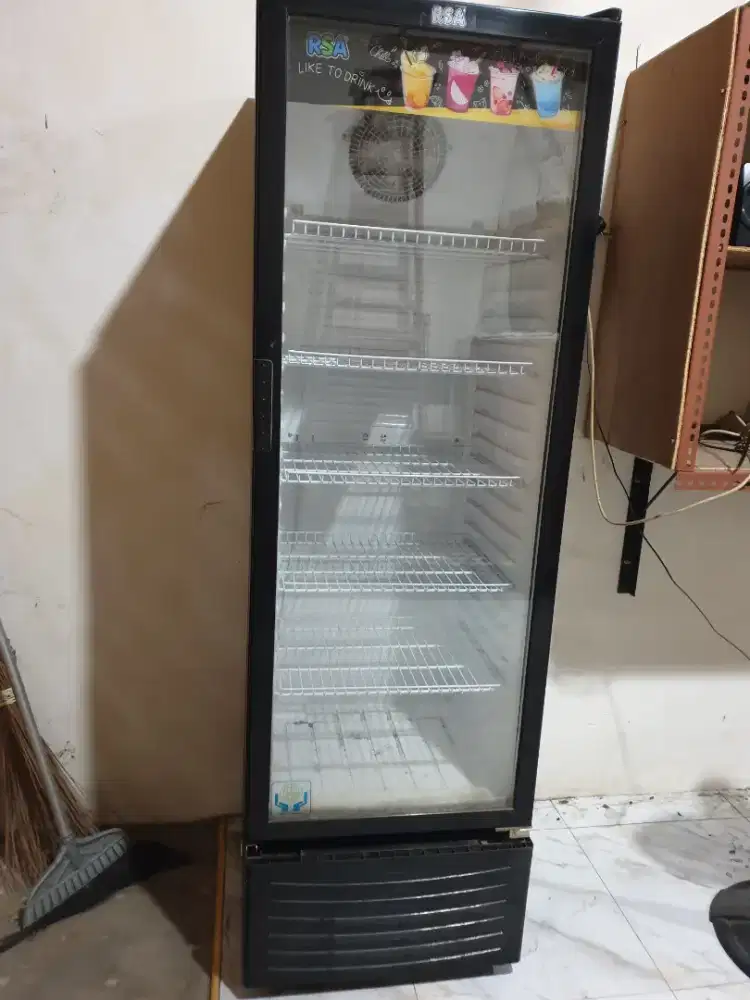Dijual showcase 5 rak RSA (like new)