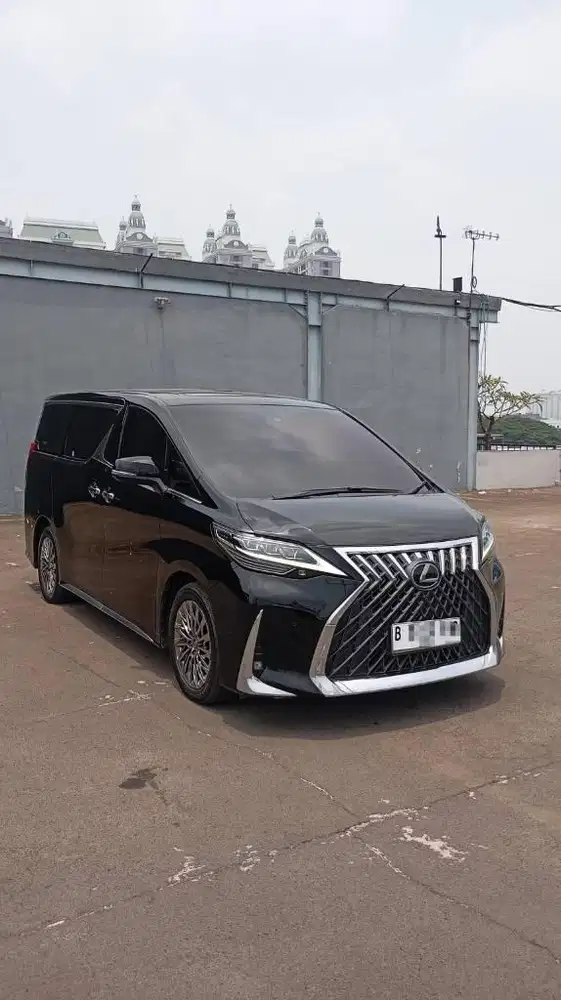 Lexus LM350 LM 350 2022