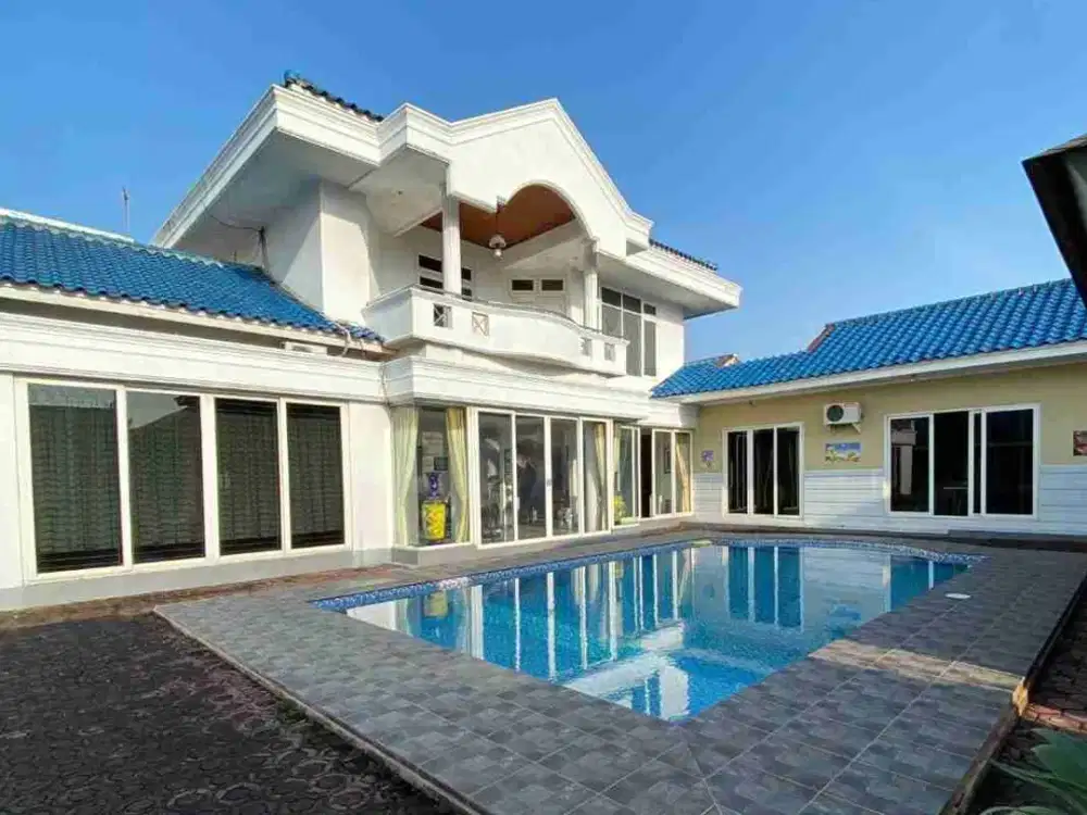 DIJUAL RUMAH MEWAH dan SUPER LUAS  CIPAYUNG JAKARTA TIMUR