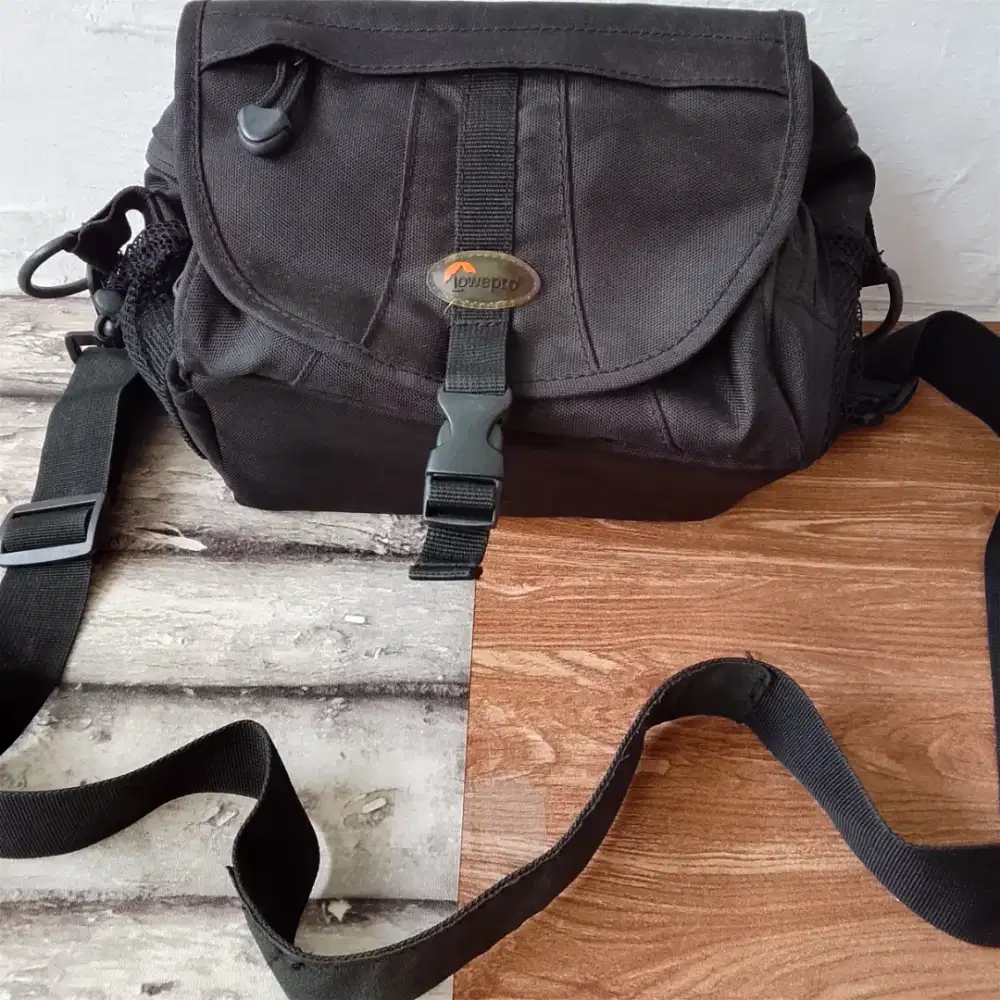 Lowepro Tas Kamera EX160 Series Hitam