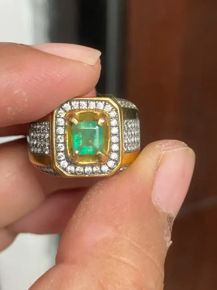 Cincin zamrud colombia