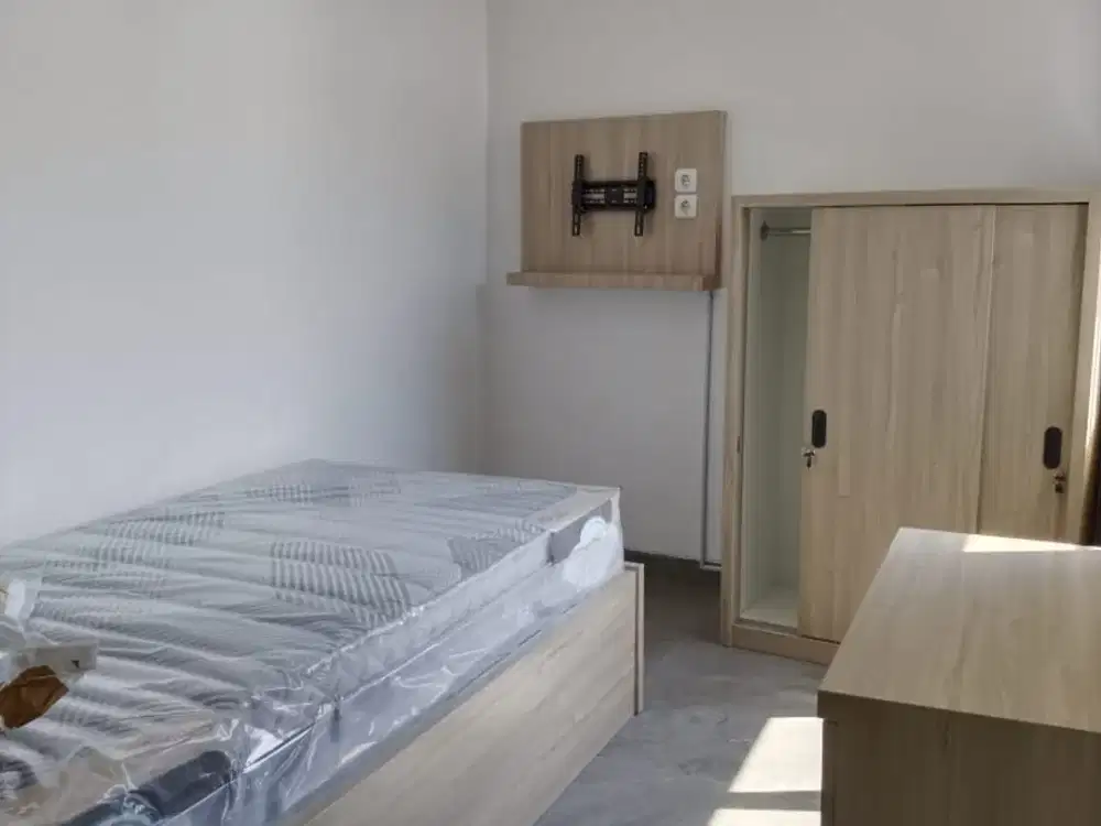 Kos Kost Guest House 13 Kamar di Babakan Jeruk