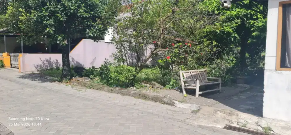 Tanah dekat UGM di manggung timur jalan Kaliurang KM 5 Sleman