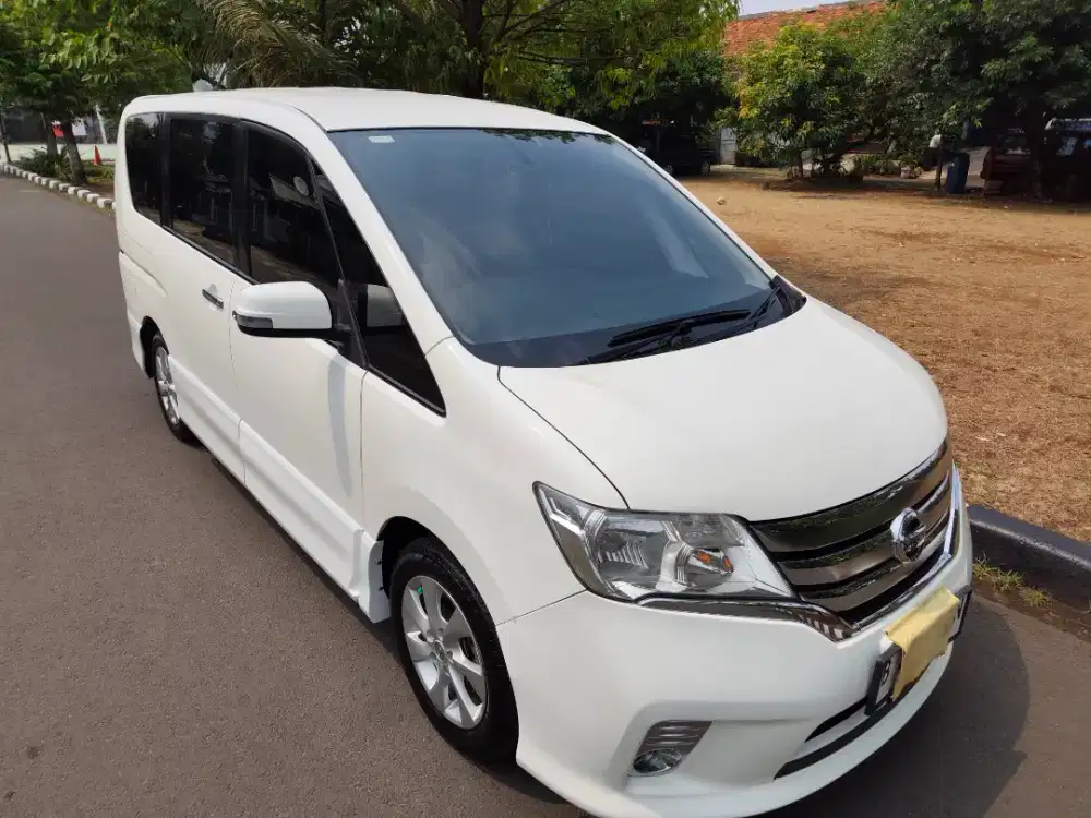 Nissan Serena HWS 2013 Matic Putih - Pajak Panjang