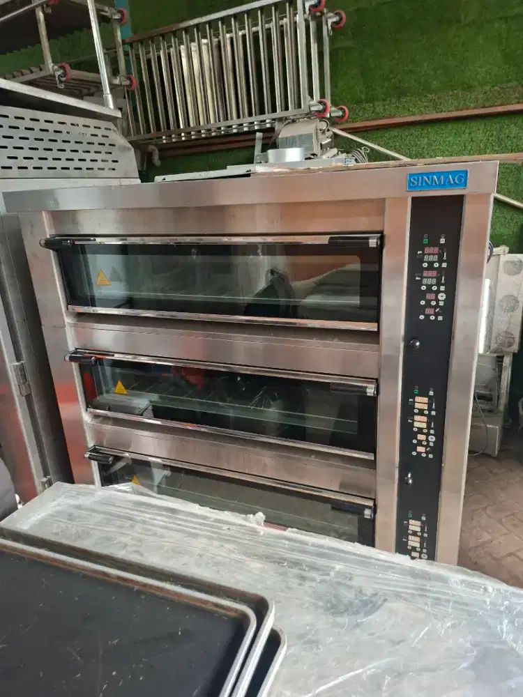 Oven gas 3 deck isi 12 loyang model SM-803FG merk Sinmag Taiwan