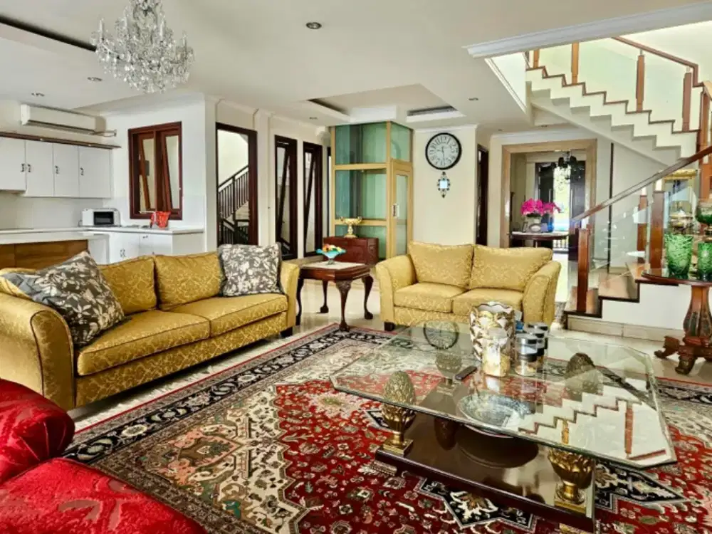 Rumah Mewah 3 Lantai Dijual di Kebayoran Baru, Jakarta Selatan – Lift, Pool & Garasi 5 Mobil