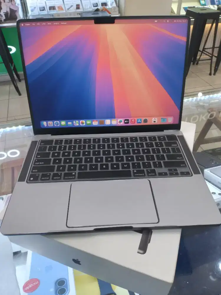 MacBook Pro M4 Graphite Gray 16/1TB iBox