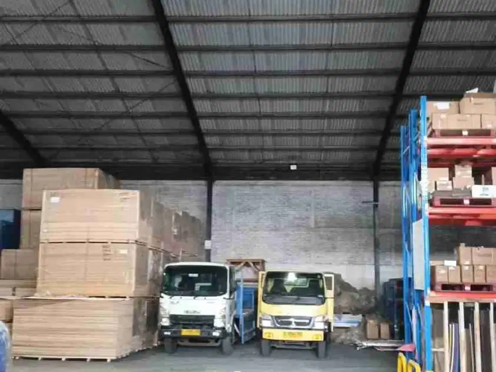 sewa murah gudang bagus di Soekarno Hatta