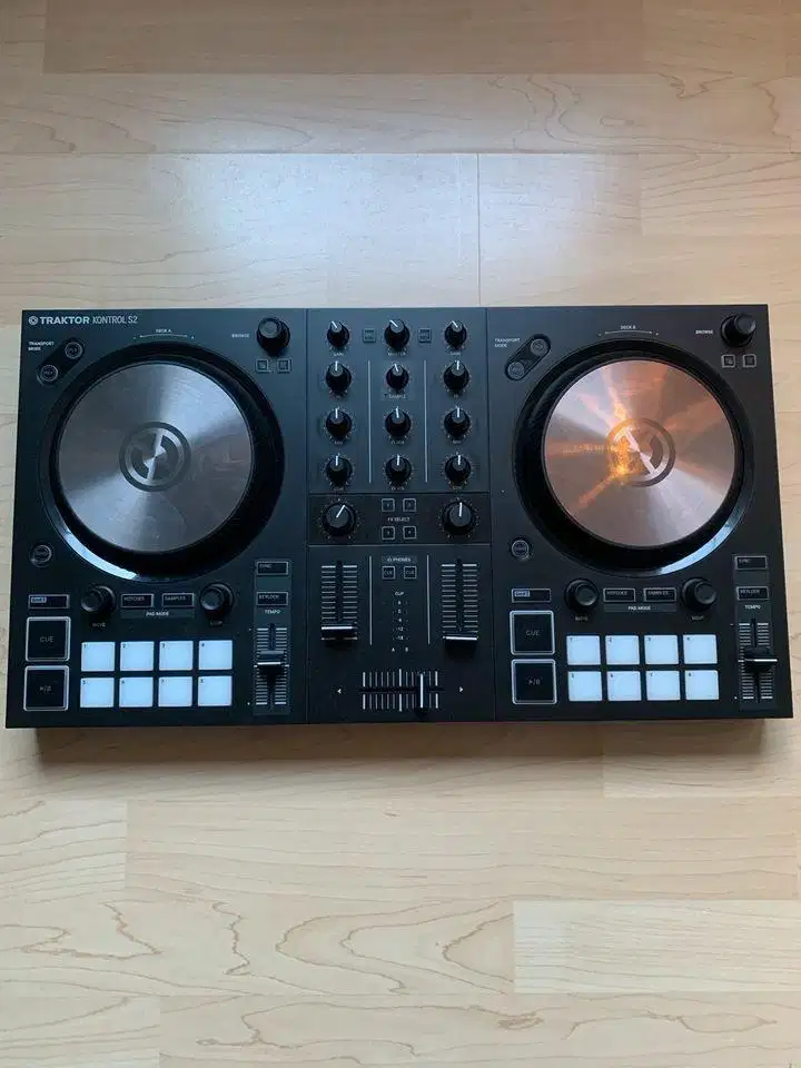 DJ Controller Traktor S2 MK3