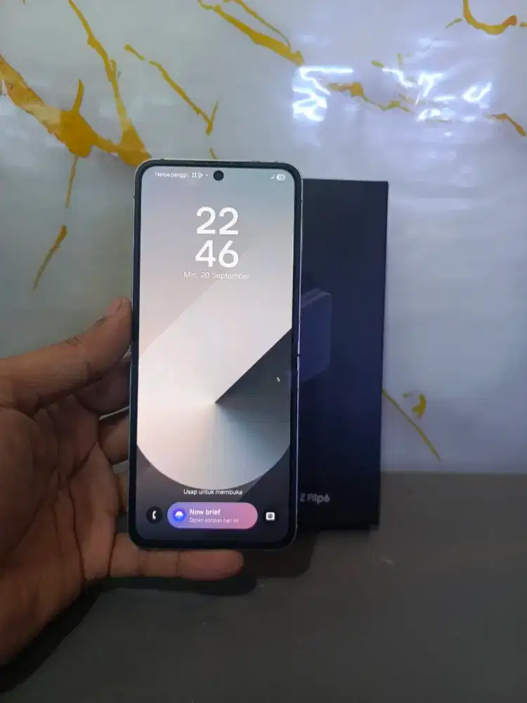 SAMSUNG Z FLIP 6 5G RAM 12/256GB ORIGINAL SEIN MULUS NORMAL

TAMPILAN