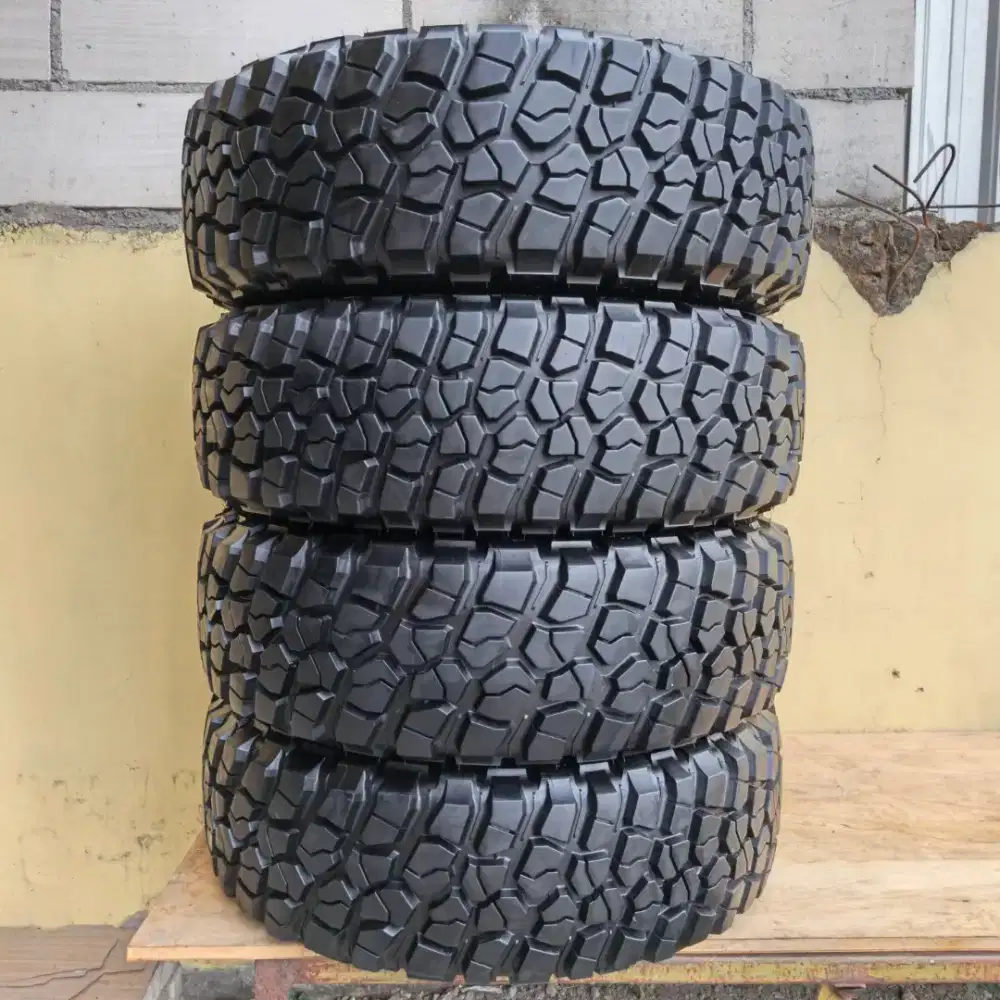 Ban BFGoodrich Mud-Terrain T/A KM2 255/75 R17 Like New