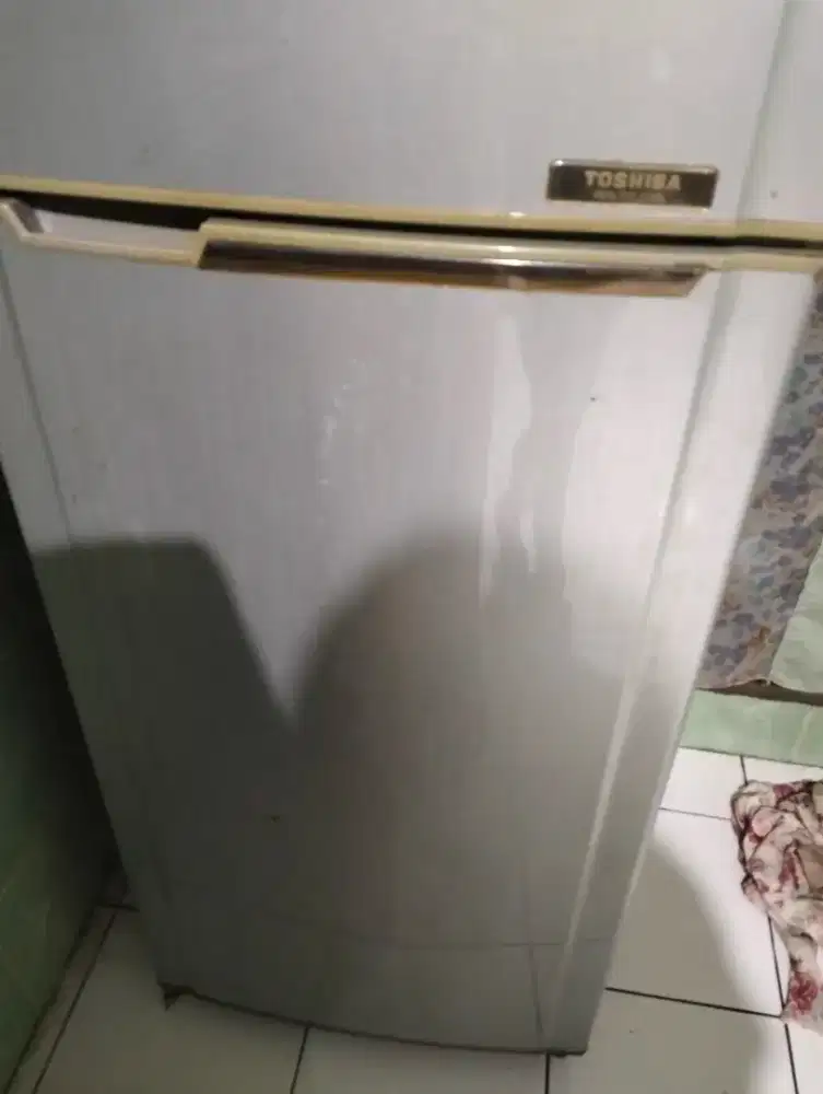 Jual kulkas 2 pintu merk TOSHIBA