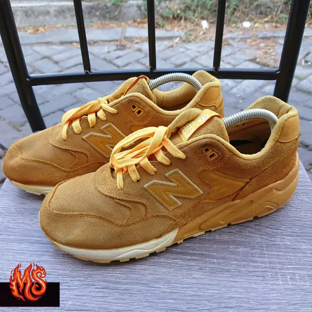 Sepatu NEW BALANCE MRT580SF