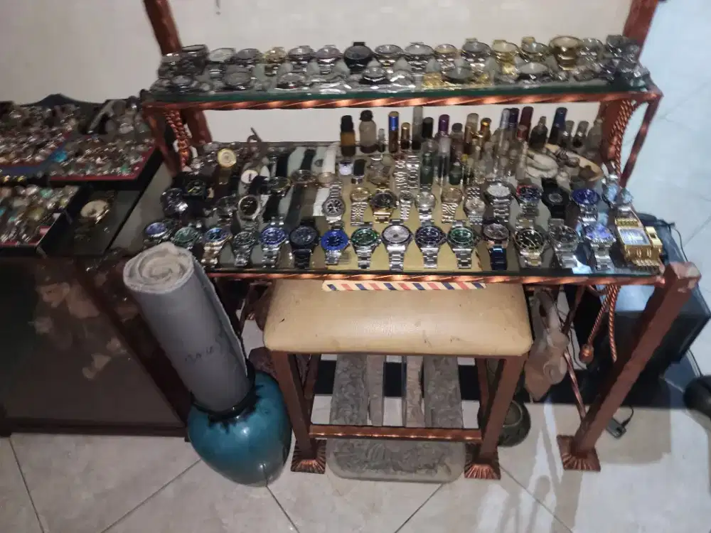 Berbagai jenis barang jadul langka antik dijual