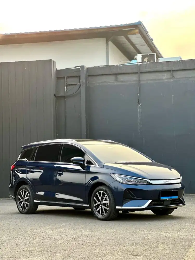 BYD M6 SUPERIOR EV 2025 SUPERIOR PANORAMIC 7SEATERS