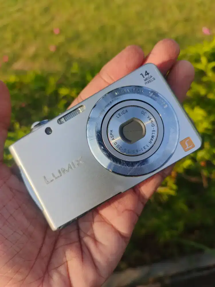 Digicam panasonic Lumix DMC FH2 bekas