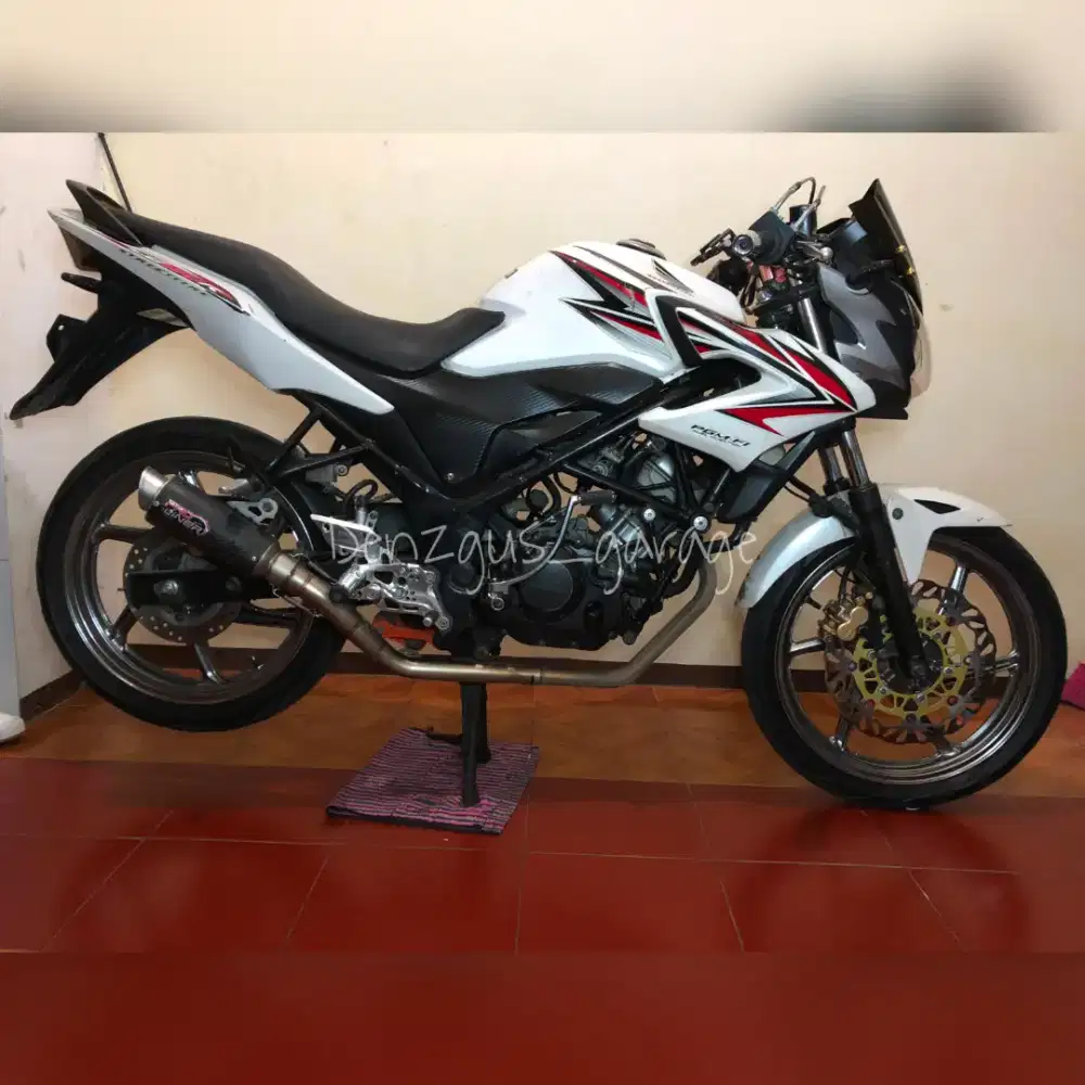 HONDA CB150R STREETFIRE