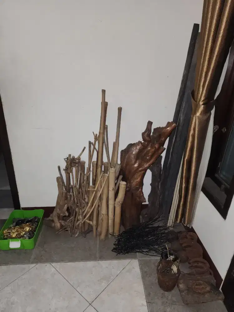 Berbagai bacam barang antik kuno jadul antik dijual