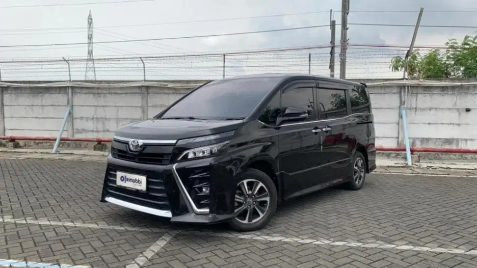 LOW DP Toyota Voxy 2.0 Bensin-AT 2017 RAS