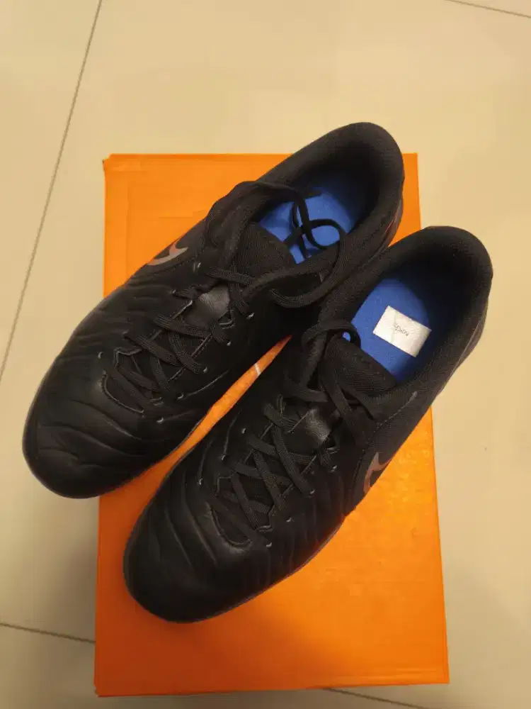 SEPATU FUTSAL NIKE TIEMPO LEGEND 10 CLUB IC