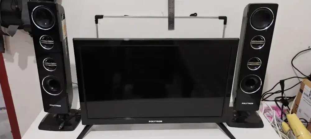 LED TV POLYTRON 24 PAKAI SETOPBOX