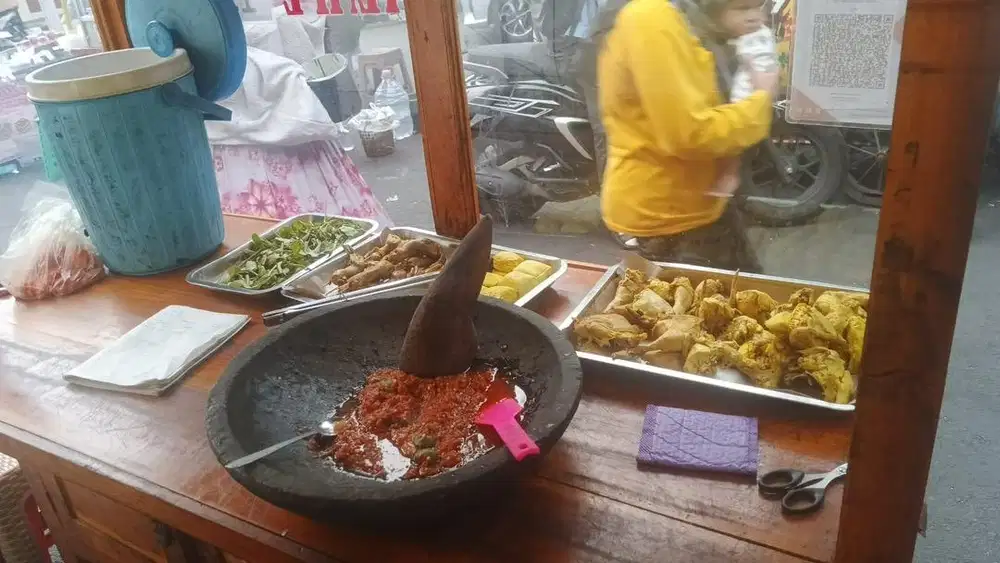 DI BUTUHKAN SEGERA KARYAWAN!!!